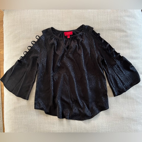 Jennifer Lopez Black Long Bell Sleeve Top Blouse. Size Medium - Picture 6 of 10